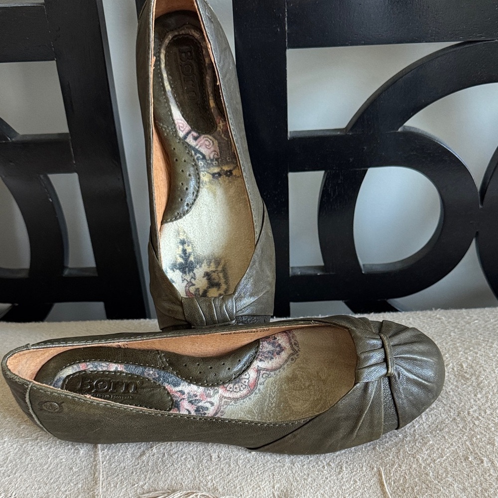 Born Olive Green Leather Knot-Detail Ballet Flats